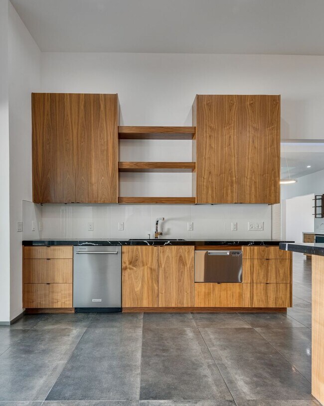Building Photo - Luxury Summerlin Living in Gated Canyon Cr...