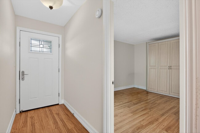 Building Photo - 1631 Riverview Rd