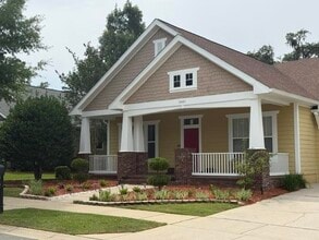Building Photo - 2401 Goldenrod Wy