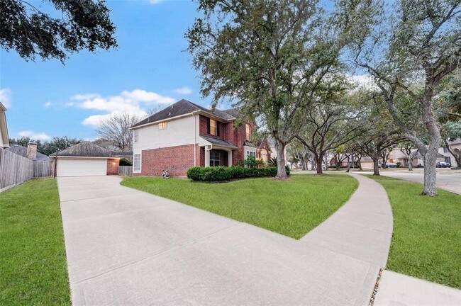 Building Photo - 815 Pointe Loma Dr