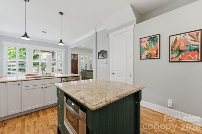 Building Photo - 2724 Holt St