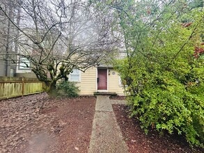 Building Photo - Charming 2 Bedroom House with Fenced Yard in Fairmount Park Neighborhood
