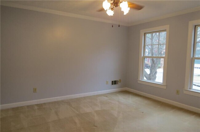 Building Photo - 3165 Henderson Walk