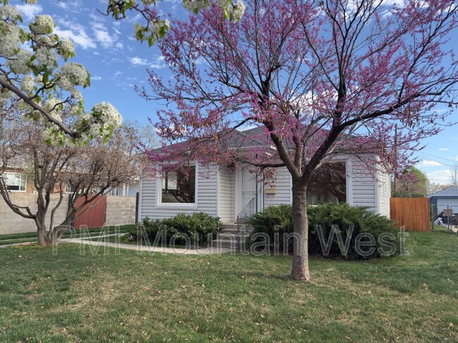 Building Photo - 1878 E Stratford Ave