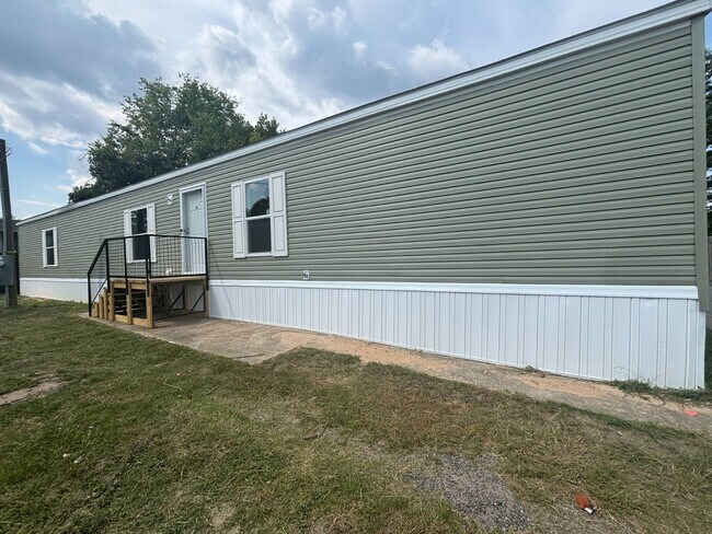 Building Photo - 3110 Victory Dr
