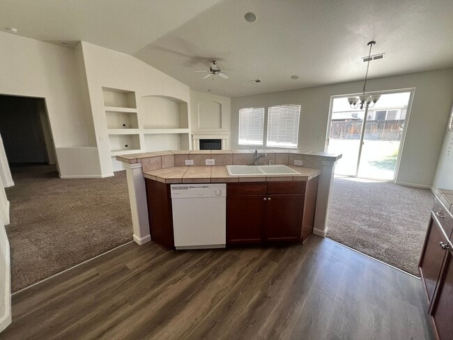 Building Photo - Beautiful Home located in Autumn Winds, Fe...