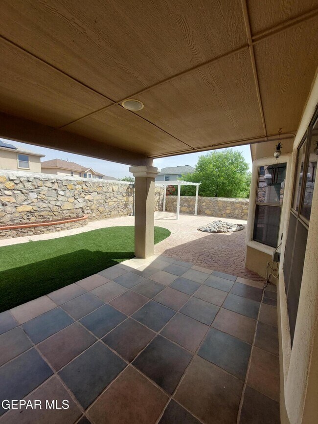 Building Photo - 14021 Highweed Dr