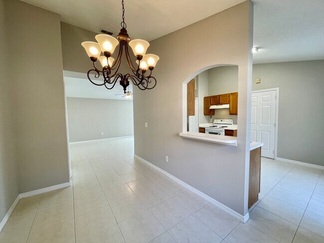 Building Photo - CUTE HOME IN SOUTHEAST ORLANDO
