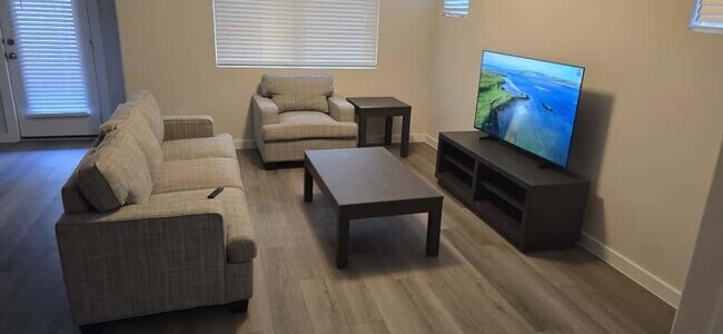 Building Photo - 1520 Red Acer Dr