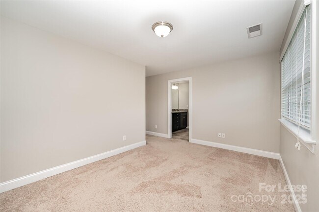 Building Photo - 1361 Rainier Dr