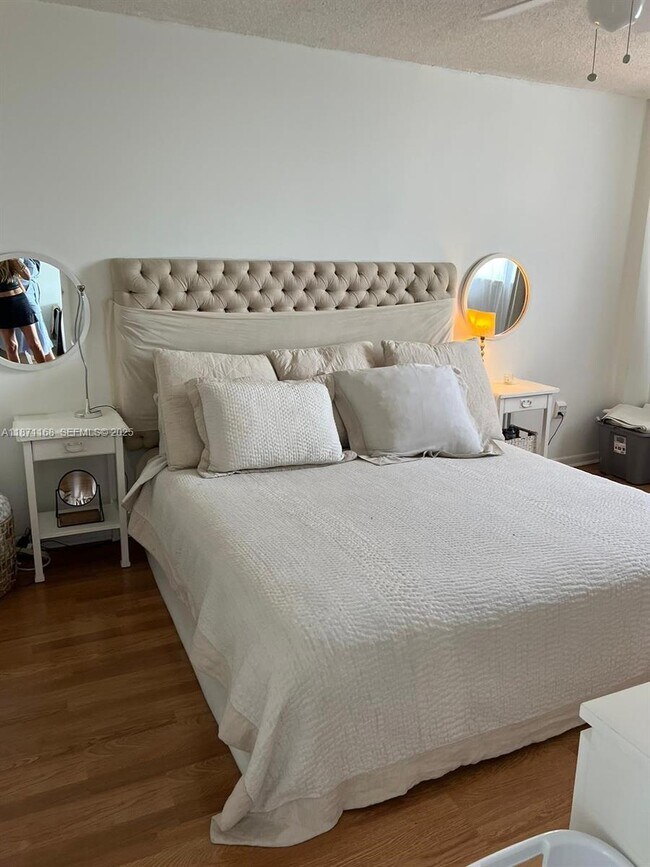 Building Photo - 16465 NE 22nd Ave