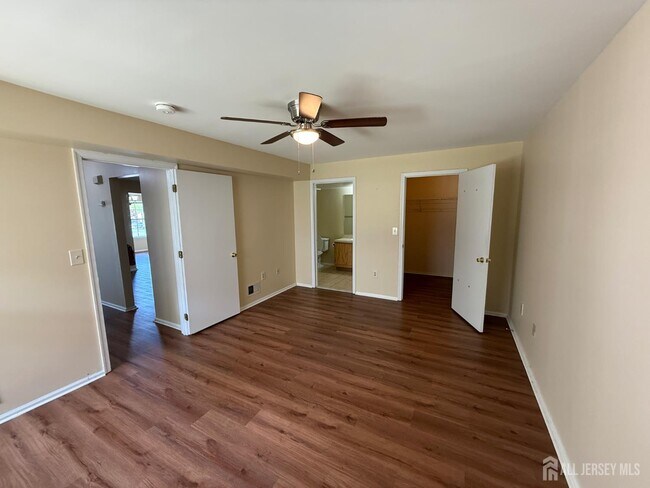 Building Photo - 1102 Stony Brook Way