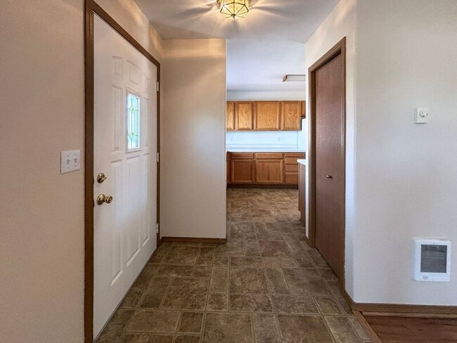 Building Photo - 882 Smith St