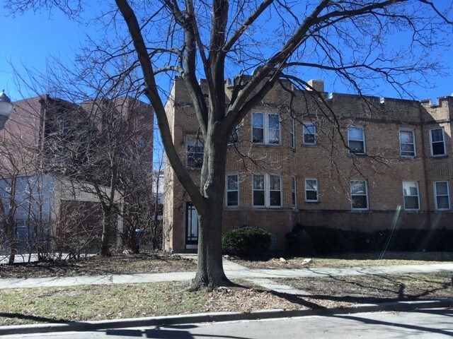 Primary Photo - 3730 N Christiana Ave