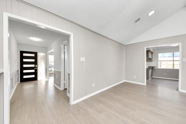 Building Photo - 6222 Vickijohn Dr