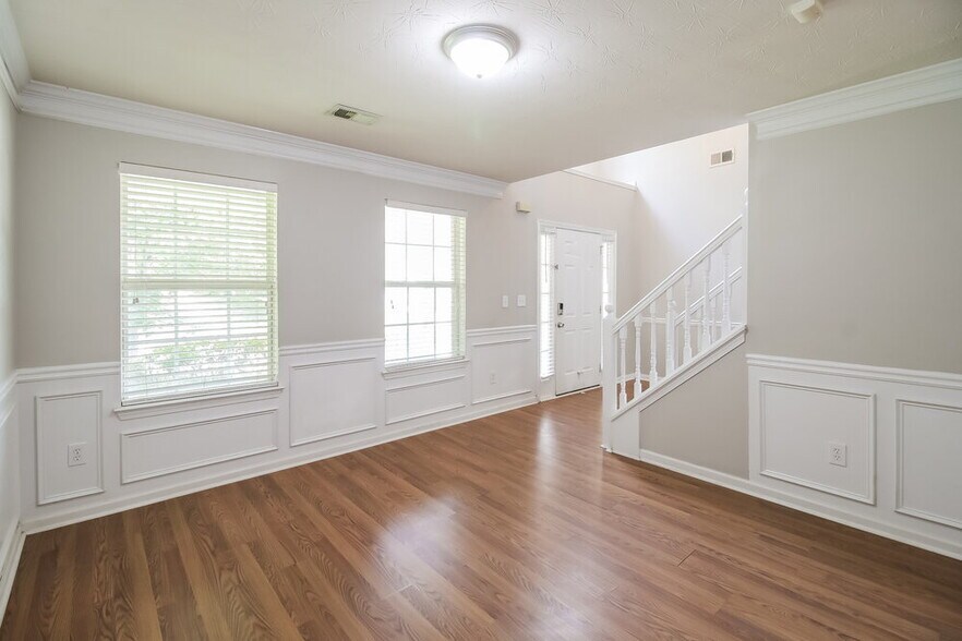 Building Photo - 112 Garrison Ln