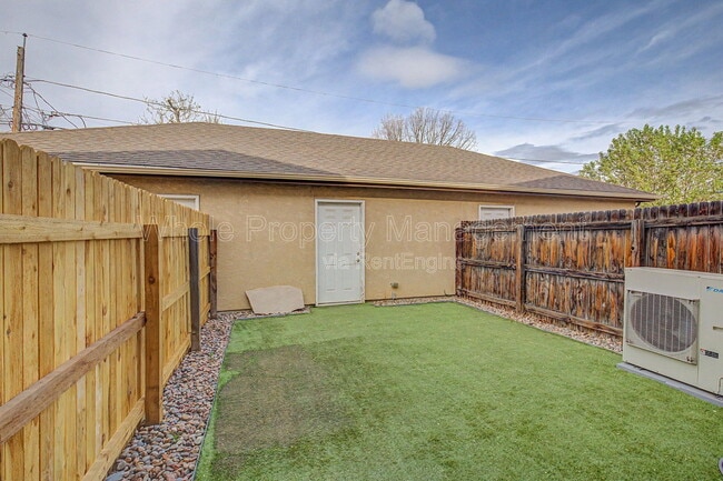 Building Photo - 133 Galapago St