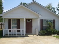 Building Photo - Cute, Cute, Cute Three Bedroom