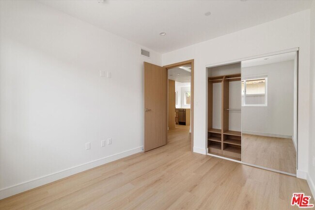 Building Photo - 15209 Morrison St