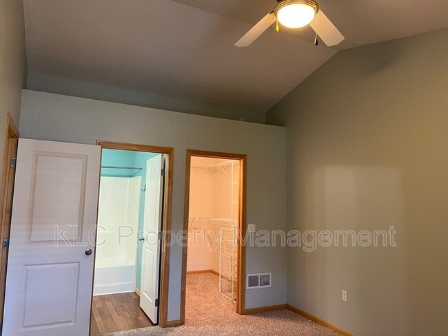 Building Photo - 5558 Kenton Ln