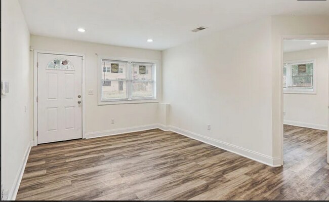 Building Photo - 217 12th St W