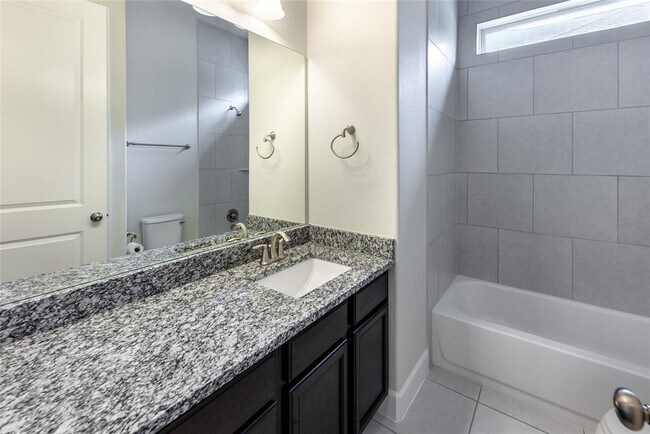 Building Photo - 3043 Hidalgo Loop