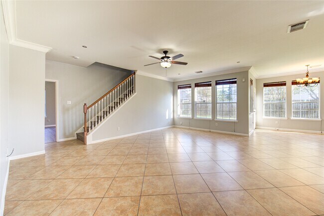 Building Photo - 5527 Gatesprings Ln