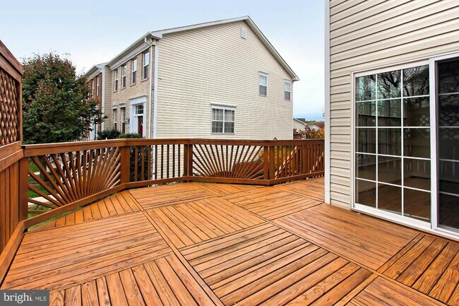 Building Photo - 20748 Hollow Falls Terrace