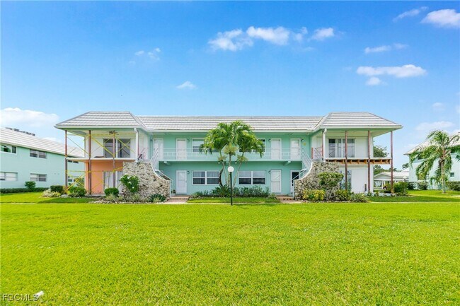Building Photo - 3225 E Riverside Dr