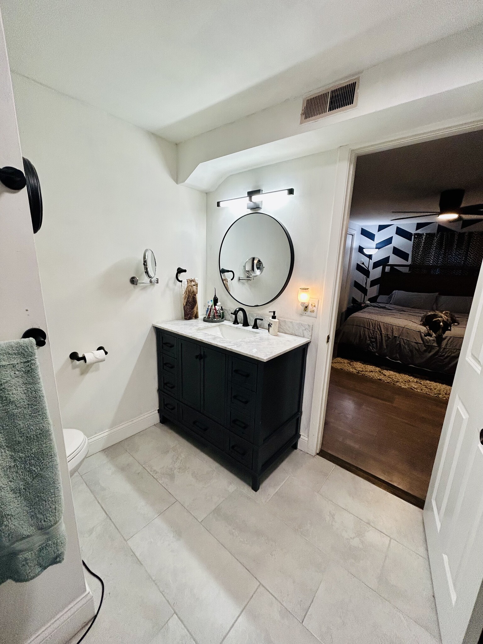 2nd Floor Master Bathroom - 5855 N Austin Ave
