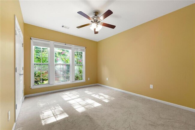 Building Photo - 232 Begonia Ct