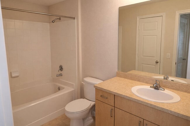 Building Photo - 533 NE 3rd Ave