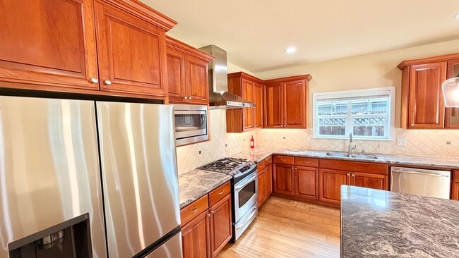 Building Photo - Desirable Mountain View 4 Bed + 3.5 Bath + Office Home. Close to Downtown Mountain View. Great Lo...