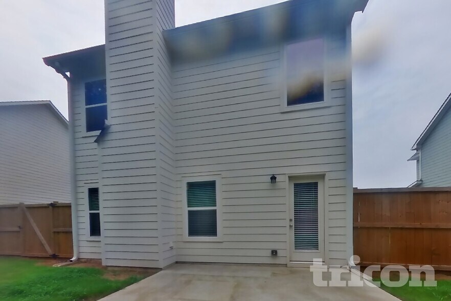 Building Photo - 256 Eva Wy
