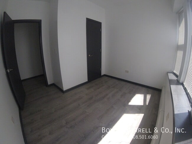 Building Photo - 68 E 57th St