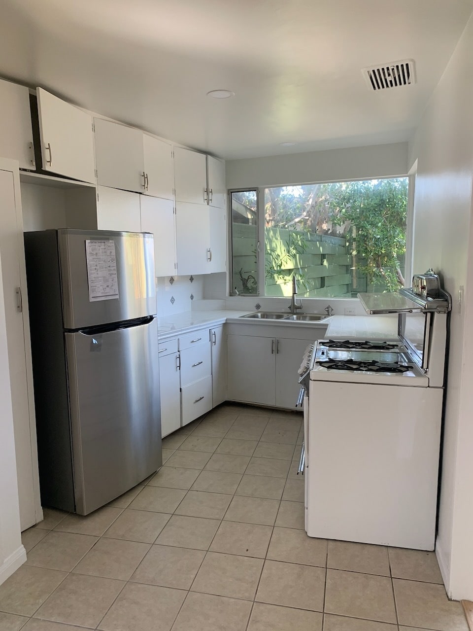 Kitchen over looks private patio - 6213 Commodore Sloat Dr