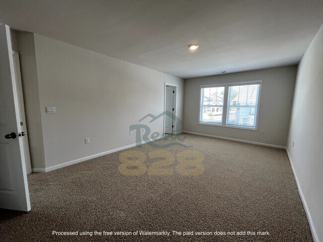 Building Photo - 130 Creekview Rd