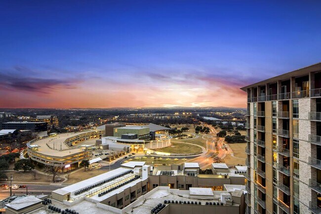 Building Photo - 214 Barton Springs Rd