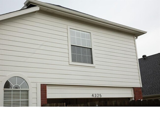 Building Photo - 4325 Palmdale Dr