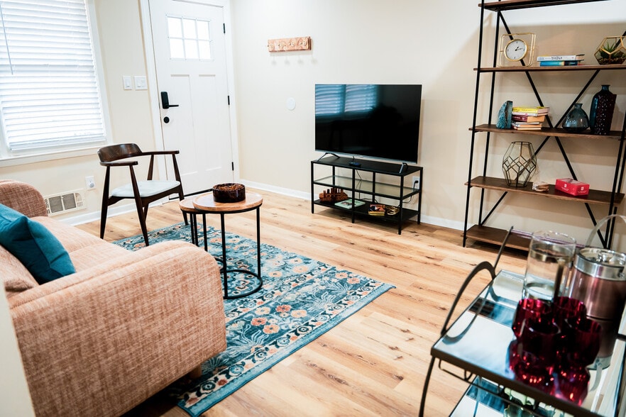 Primary Photo - 3232 Logan Pl