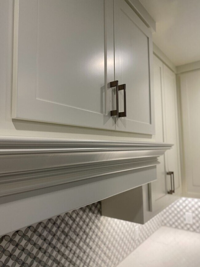 Building Photo - Wonderfully Remodeled Duplex Near River Cr...