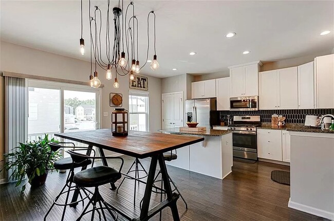 Building Photo - Beautifully Designed Townhome with Modern ...