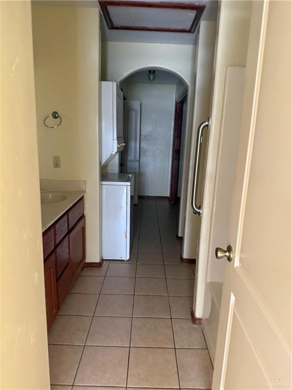 Building Photo - 18 Circle Dr