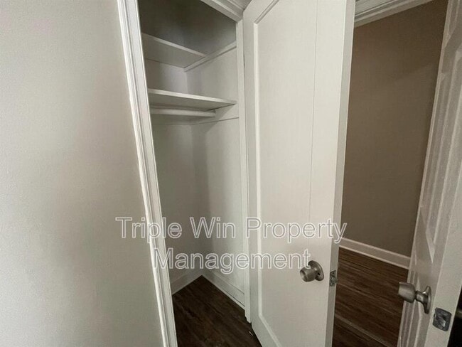 Building Photo - 1629 Talisman Ln