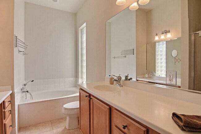 Building Photo - 5254 Eleuthra Cir