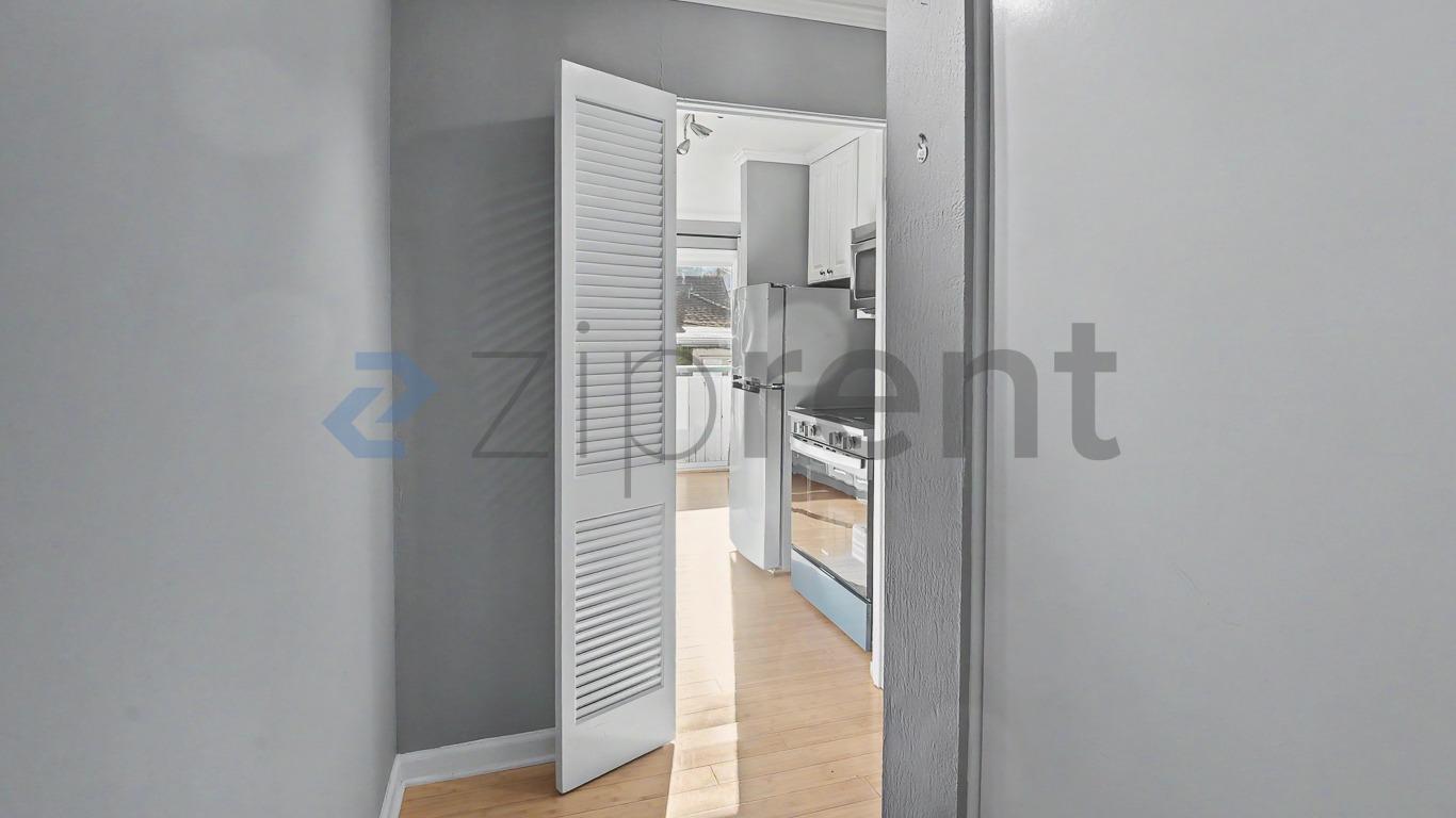 Building Photo - Unit 105