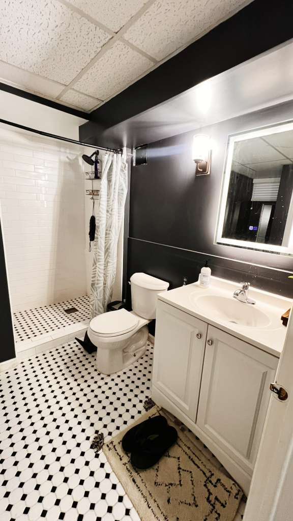 Building Photo - 1065 Hiawatha Dr