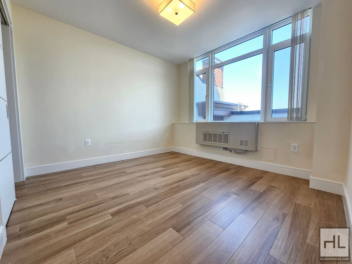 Building Photo - 1-Bedroom with Huge Private Terrace – Mode...