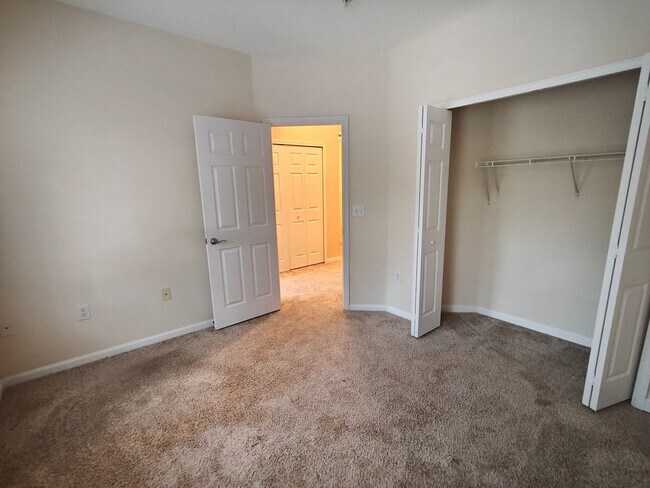 Building Photo - Beautiful 3 Bedroom, 2 Bathroom Townhome with Garage – Pet Friendly!