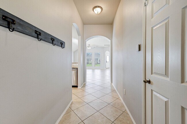 Building Photo - 18923 Bluestone Hollow Ln